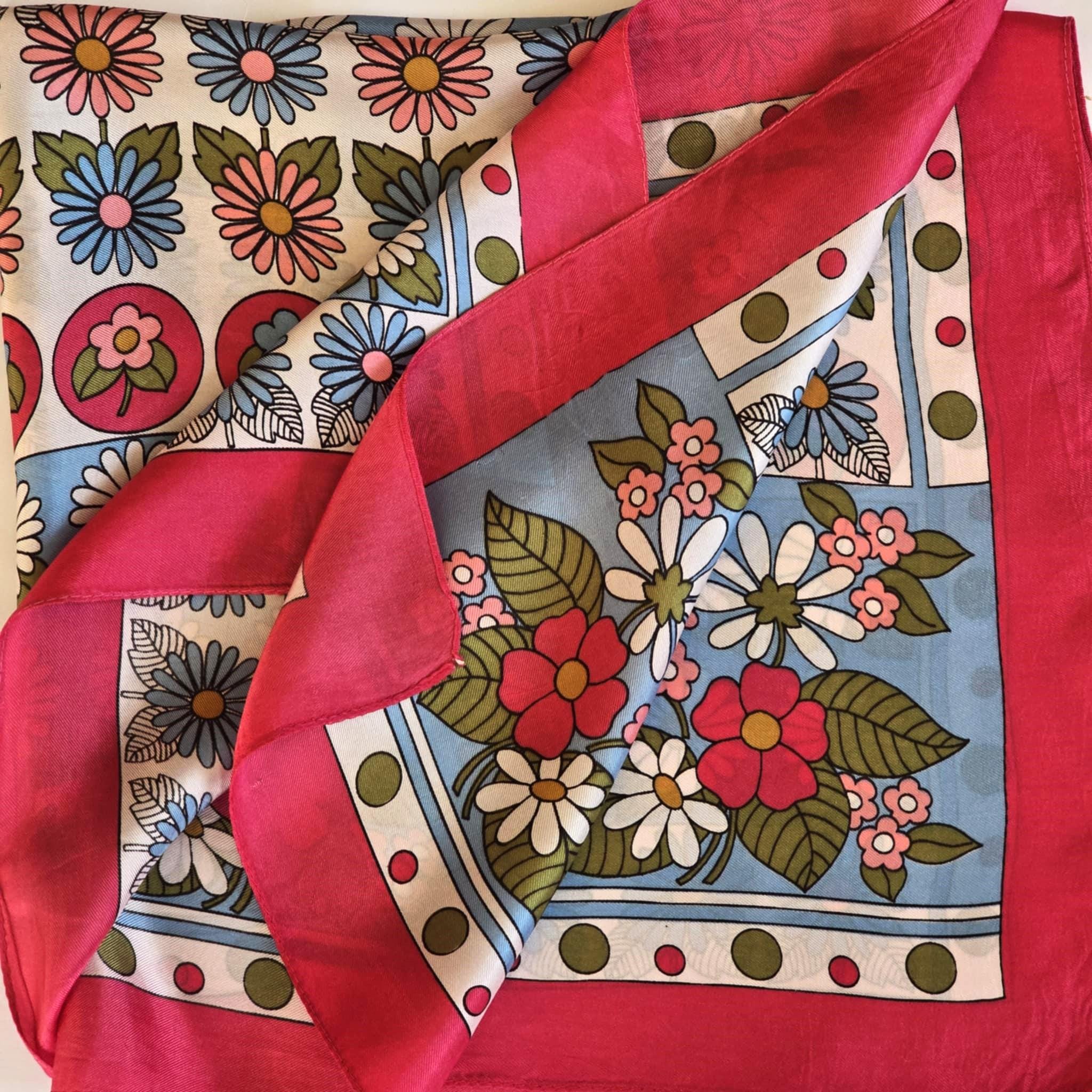 Vintage 60s 70s Pink & White Daisy Floral Bandana Headkerchief Headscarf Handmade Floral Cotton Head Scarf: Vintage Style Bandana - Etsy main image 2