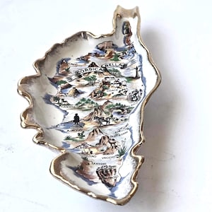 Vintage französische REVOL Porzellan Corsica Map Dish Gold Trim handbemalte Souvenir Platte mit korsischen Sehenswürdigkeiten Städten Made in France