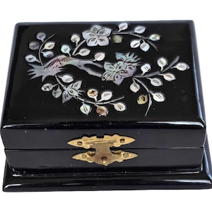Vintage Black Lacquer Jewelry Trinket Box Mother of Pearl Shell Inlay Wooden Floral Keepsake Boxes with Mirror Inside Vietnamese Lacquerware