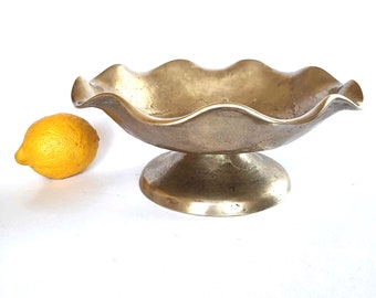 Solid Brass Pedestal Bowl, Antique Footed Scalloped Dish Heavyweight Bronze Bowl for Fruit Snacks Cookies Dessert Table Display Centerpiece