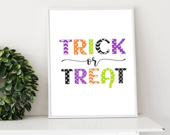 Halloween Printable Decor / Trick or Treat Printable / 2 Sizes Halloween Cute Sign / Halloween Home Decor Download