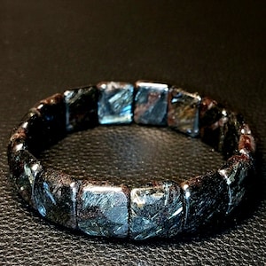 Rare Astrophyllite. Beau bracelet en pierre naturelle non traitée.