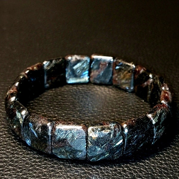 Rare Astrophyllite. Beau bracelet en pierre naturelle non traitée.