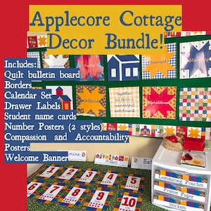 Puede incluir: Un paquete de decoración para el aula con el texto "Applecore Cottage Decor Bundle!". Incluye un tablón de anuncios de edredón, bordes, un calendario, etiquetas de cajones, tarjetas de nombres de estudiantes, carteles de números y más. La imagen presenta un tema de patchwork colorido.