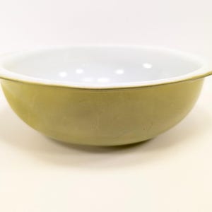 Vintage Pyrex Verde Green #024 2 Quart Casserole Dish **Faded Finish**