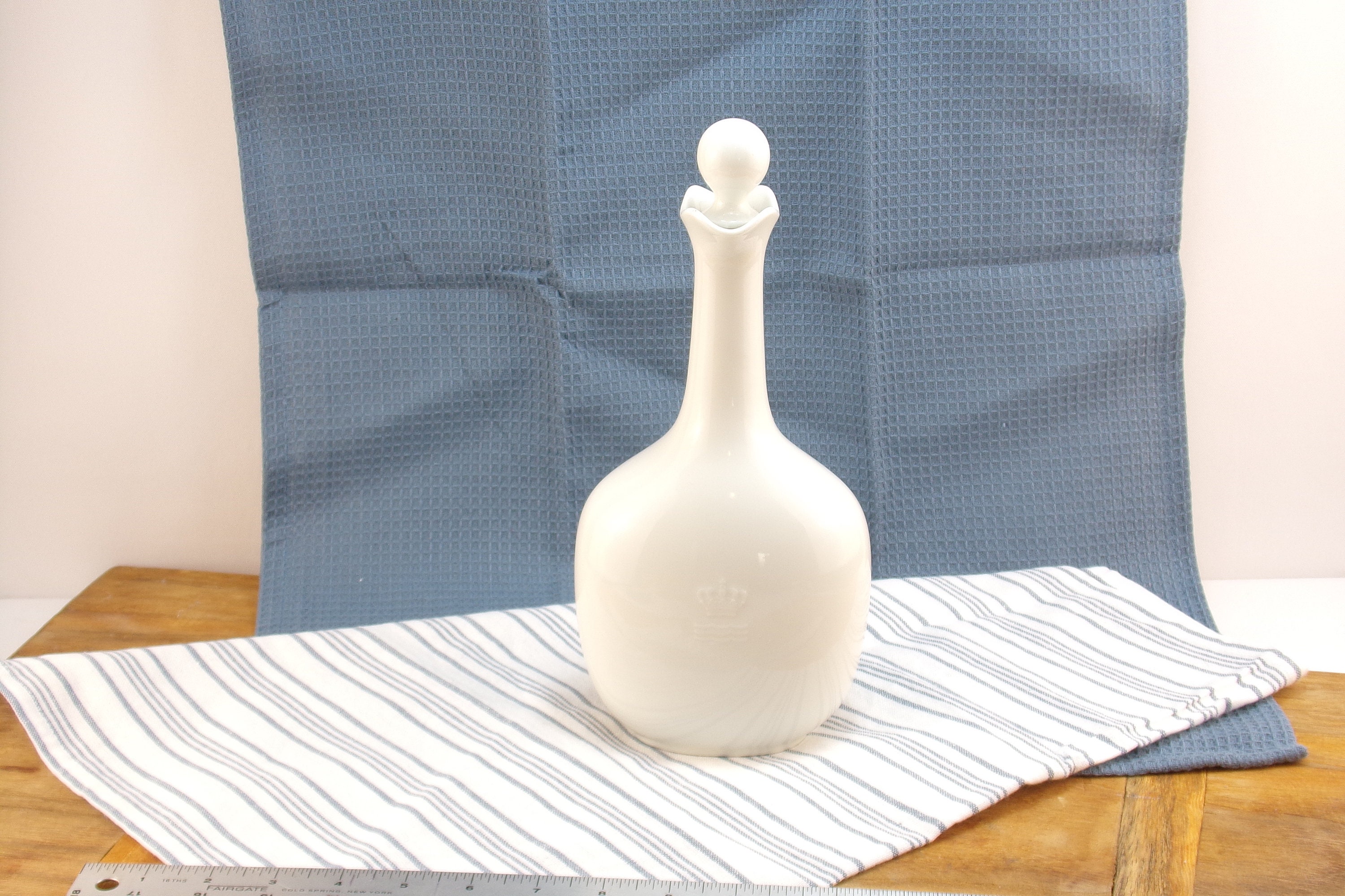 ロイヤルコペンハーゲン Royal Copenhagen #4494 Decanter White Embossed Flowers 1958 Mid