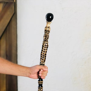 Handgemaakte magische tovenaarsstaf: gesneden wandelstok (60 inch)