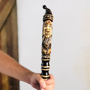 Hand geschnitzter hölzerner Zaubererstab: 61-Zoll-Wanderstab