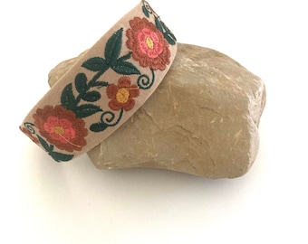 Handgefertigtes Haarband mit mexikanischer Stickerei