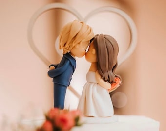 Kissing bride & groom wedding cake topper, Elopement wedding cake topper, Traditional wedding cake topper, Wedding anniversary gift idea