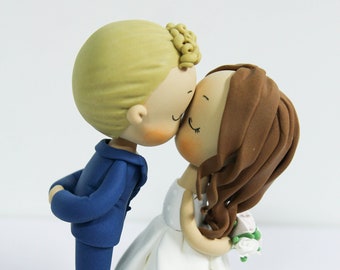 Personalized wedding cake topper, Traditional wedding cake topper, Kissing bride & groom cake topper, Custom wedding gift from bridesmaid