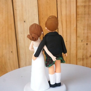 Love Pinch wedding cake topper bride & groom, Funny wedding cake topper, Bride pinch Groom butt, Scotland wedding cake topper