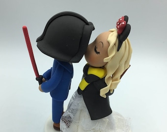 Custom Kissing wedding cake topper, Movie Inspire wedding cake topper, Sci fi movie inspire wedding, Unique Wedding Decoration