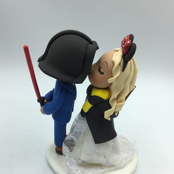 Custom Kissing wedding cake topper, Movie Inspire wedding cake topper, Sci fi movie inspire wedding, Unique Wedding Decoration