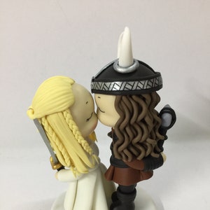 Topper de pastel de boda vikingo, pareja vikinga con espada y hacha topper de pastel, topper de pastel de boda medieval, señor y señora vikingo topper