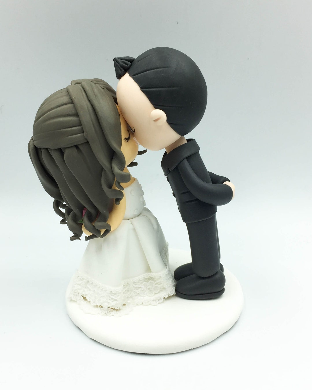 Custom Bride and Groom Wedding Cake Topper, Kissing Couple Wedding Cake ...