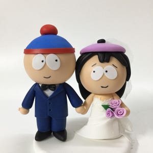 カスタム TV シットコム コミッション キャラクター ウェディング ケーキ トッパー、面白いケーキ トッパー、紫色のウェディング テーマ、漫画キャラクター ウェディング ケーキ トッパー
