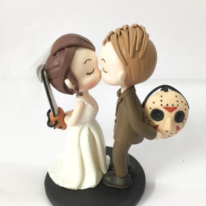 Halloween wedding cake topper, Horror Movie Wedding theme, Kissing Bride & Groom Wedding Cake Topper, Horror Mask and Saw Figurine