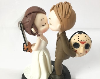 Halloween wedding cake topper, Horror Movie Wedding theme, Kissing Bride & Groom Wedding Cake Topper, Horror Mask and Saw Figurine
