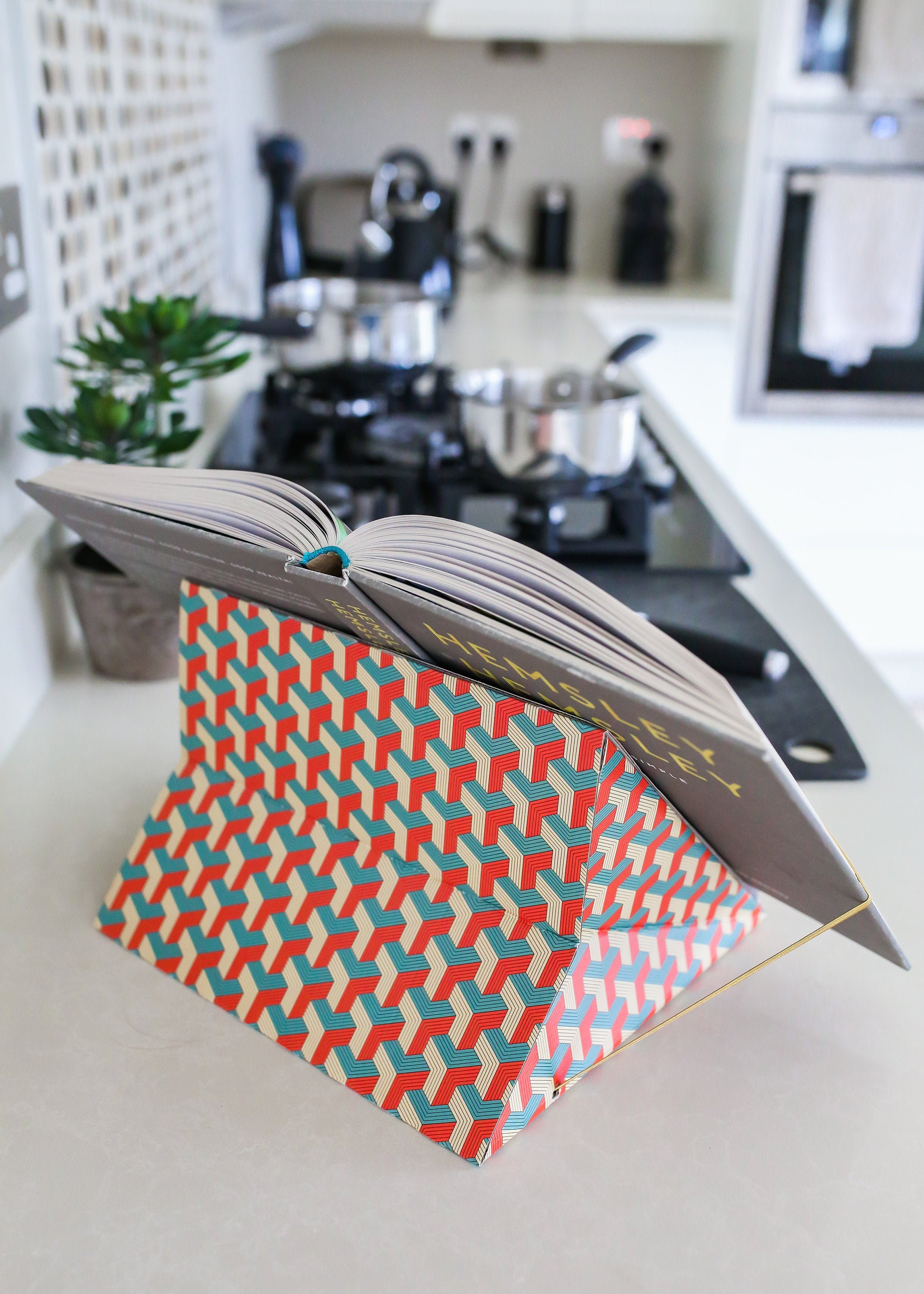 Foldable Cookbook Stand, Portable Recipe Holder, Kitchen Cook Book Rest