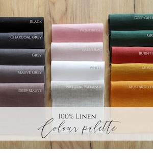 Könnte beinhalten: Eine Farbpalette mit Leinenstoffmustern in verschiedenen Farbtönen, darunter Schwarz, Anthrazitgrau, Grau, Mauvegrau, Dunkelmalve, Holzrose, Blasslila, Weiß, Naturmelange, Dunkelgrün, Grün, Gebranntes Rot, Senf und Senfgelb. Der Text lautet "100% LINEN Colour palette".