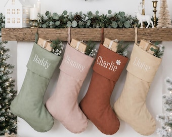 名前刺繍入りのリネン製クリスマスストッキング、ミニマルな北欧風ファミリーストッキング