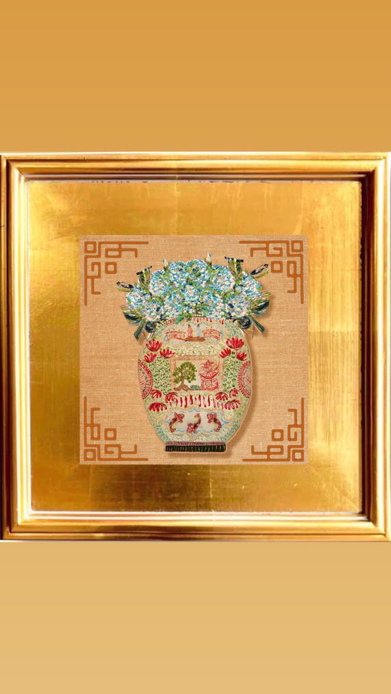 Hydrangeas Art Print: Chinois Vase, Gilded Gold Frame