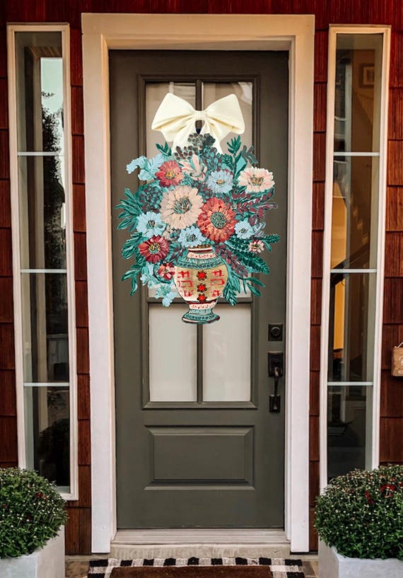 Chinoiserie Floral Vase Door Hanger: UV Resistant PVC Decor