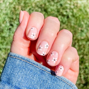 24 pcs Cover Me in Daisies Press on Nails | Short Square Press On Nails| Short Nail| Nail Press On Short| Glue On Nails| Fake Nails