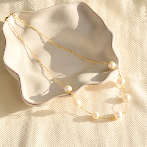 Collar de perlas de oro, gargantilla de collar de perlas de oro de plata de ley de oro de 18 k, regalo minimalista de dama de honor de perlas, collar nupcial