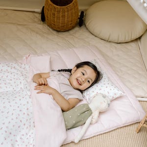 Juego de ropa de cama portátil orgánica para niños / Colchoneta para siesta de guardería con manta y almohada / Ropa de cama de algodón para guardería / Saco de dormir para niños