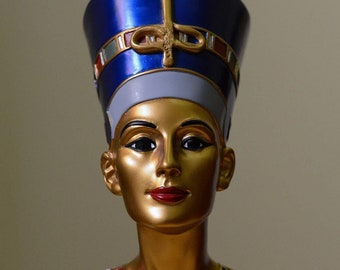 エジプト美術のネフェルティティ女王の胸像。エジプト製。大きな手描き