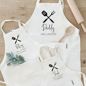 Personalized Father-Child BBQ Aprons: Grilling Enthusiast&#39;s Gift for Dad and Family