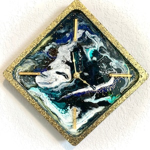 Gold Pour Clock