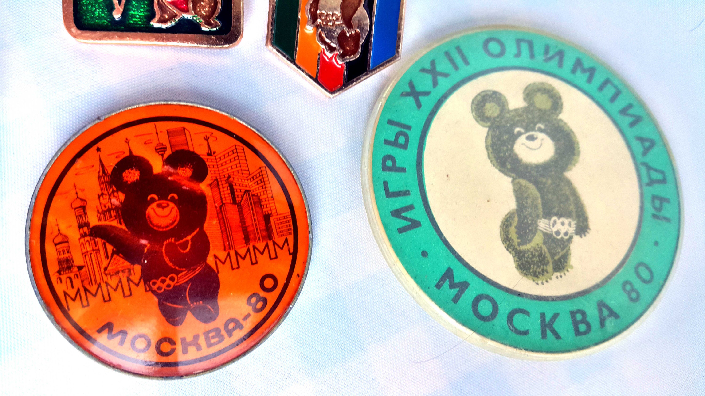 Insigne Ancien Jeux Olympiques De Moscou 1980 - Pièce De Collection Sportive Vintage