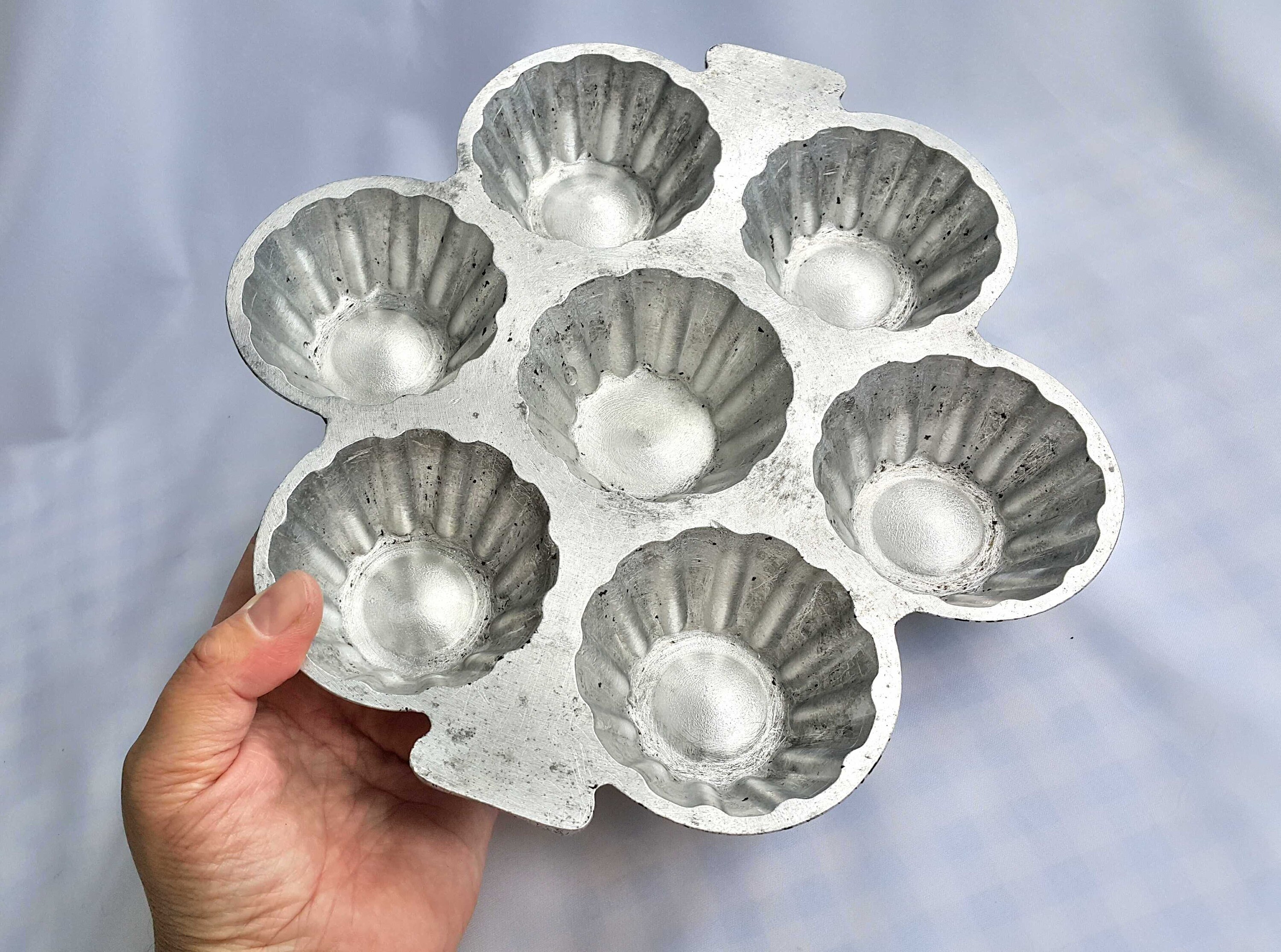 soviétique cupcake baking pan cast iron vintage metal russian bakeware biscuits, urss, gaufrier pour la cuisson des biscuits