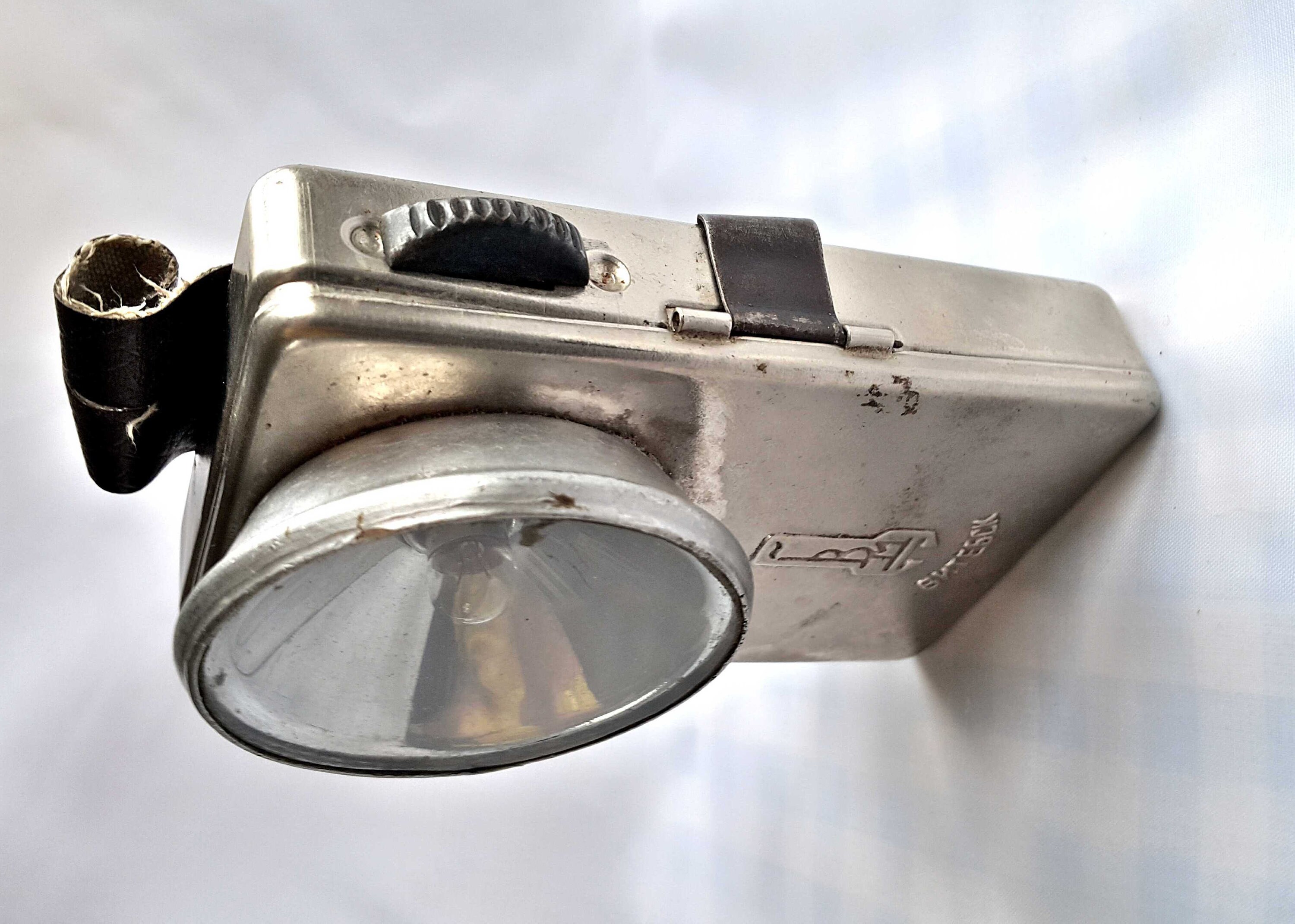 ANCIENNE LAMPE DE Poche A Friction Marque Dual Militaire ?? EUR 30,50 - FR