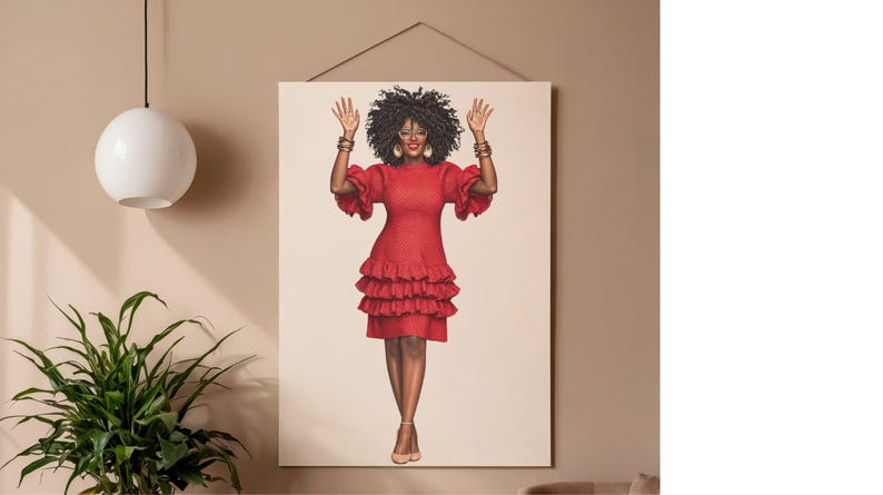 K&ouml;nnte beinhalten: Ein rechteckiger Wandbehang mit einer digitalen Illustration einer Person mit dunklem, lockigem Haar, die ein rotes, knielanges Kleid mit ger&uuml;schten &Auml;rmeln und einem gestuften R&uuml;schenrock sowie goldene Creolen und Armreifen tr&auml;gt.