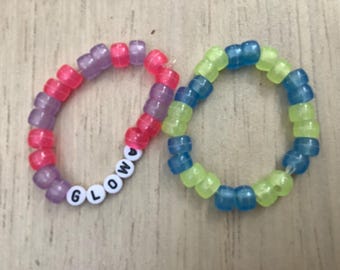 Pulseras que brillan en la oscuridad: accesorios divertidos, elegantes y luminosos