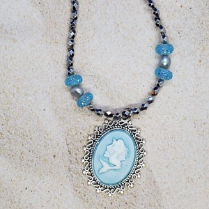 Colar de pérolas sereia cameo com miçangas, azul e prata