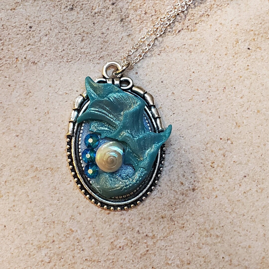 Pendentif en argent antique par le travail de l'auteur célèbre