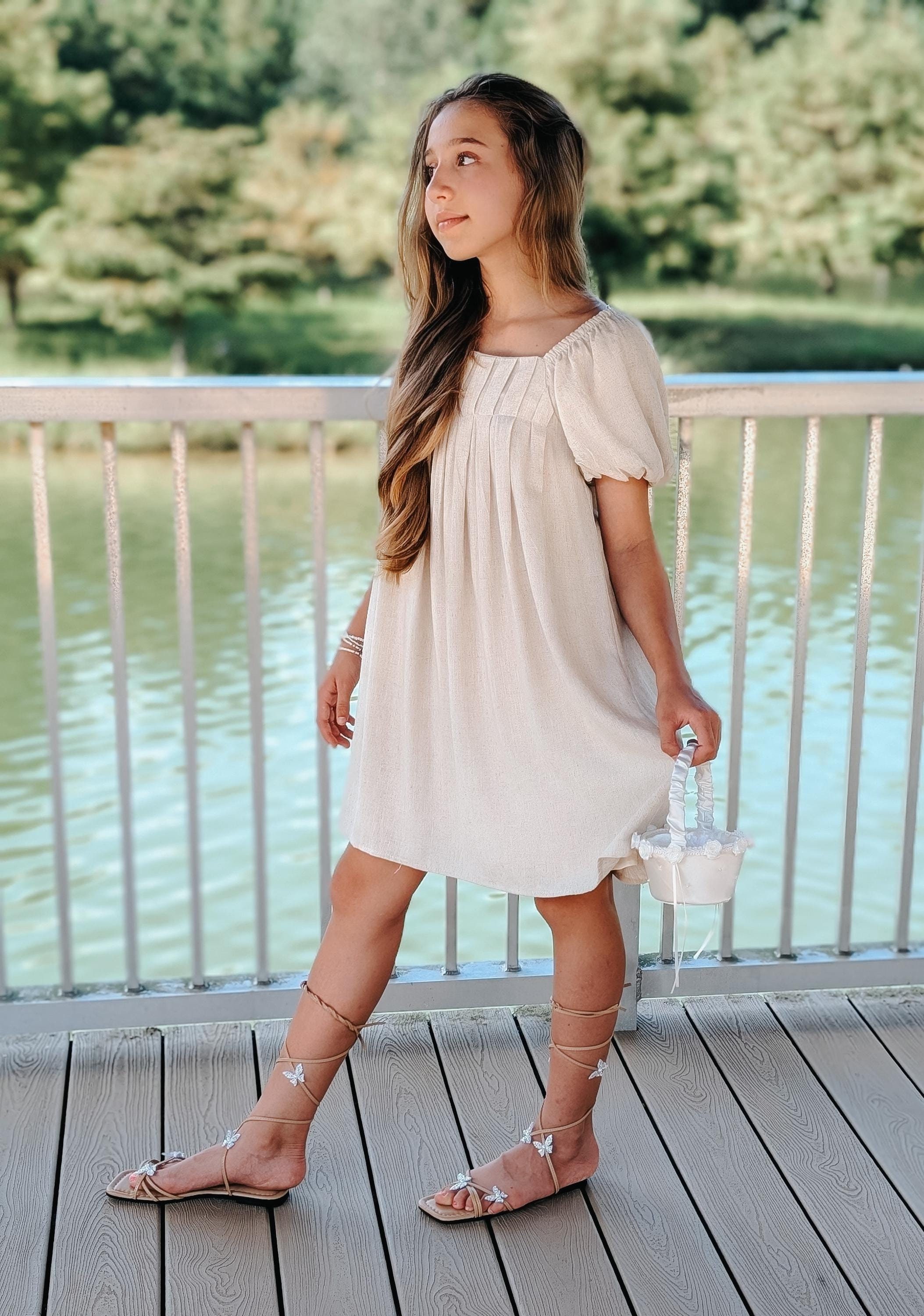 Linen Flower Girl Dress / Junior Bridesmaid Linen Dress / Rustic Wedding Flower Girl Dress / Girls Church Dress / Tween Girl Easter Dress.