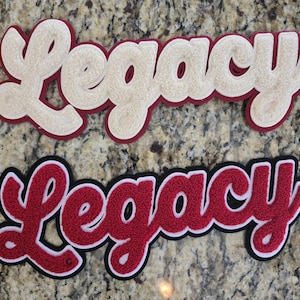 Parche de chenilla Legacy - 2 opciones: Rojo y negro o carmesí y crema (para planchar) 11" x 4.5"