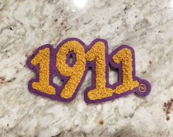 1911 Chenille 2 "(zum Aufbügeln) Patch; Brüderlichkeit, Schwesternschaft, Omega, Roo, Bruh, Delta, Rottöne