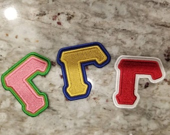 Lettre grecque gamma ; sororité, fraternité ;