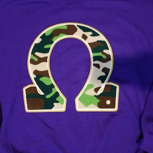Sudadera Omega de cuello redondo con emblema de chenilla de camuflaje