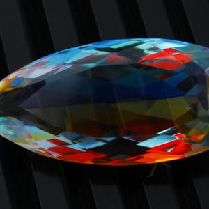 Rainbow Mystic Topaz Fancy Pear 36.15ct Lös Ädelsten Statement Stone