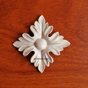 Pair of  Traditional Cross Leaf Carved Rosette Onlay