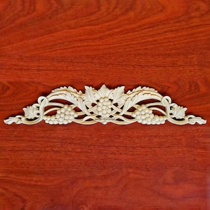 Interwoven Ribbon and Vine Carved 23-1/2&quot;W Applique Onlay