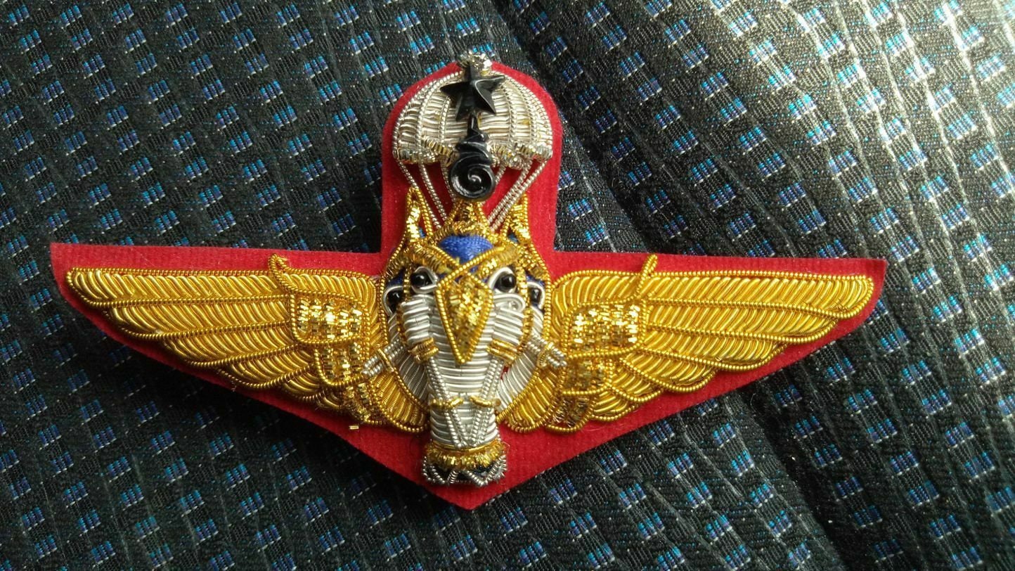 ピンバッジ Old Royal Thailand Army Master Parawing pin Airborne wings Militaria 